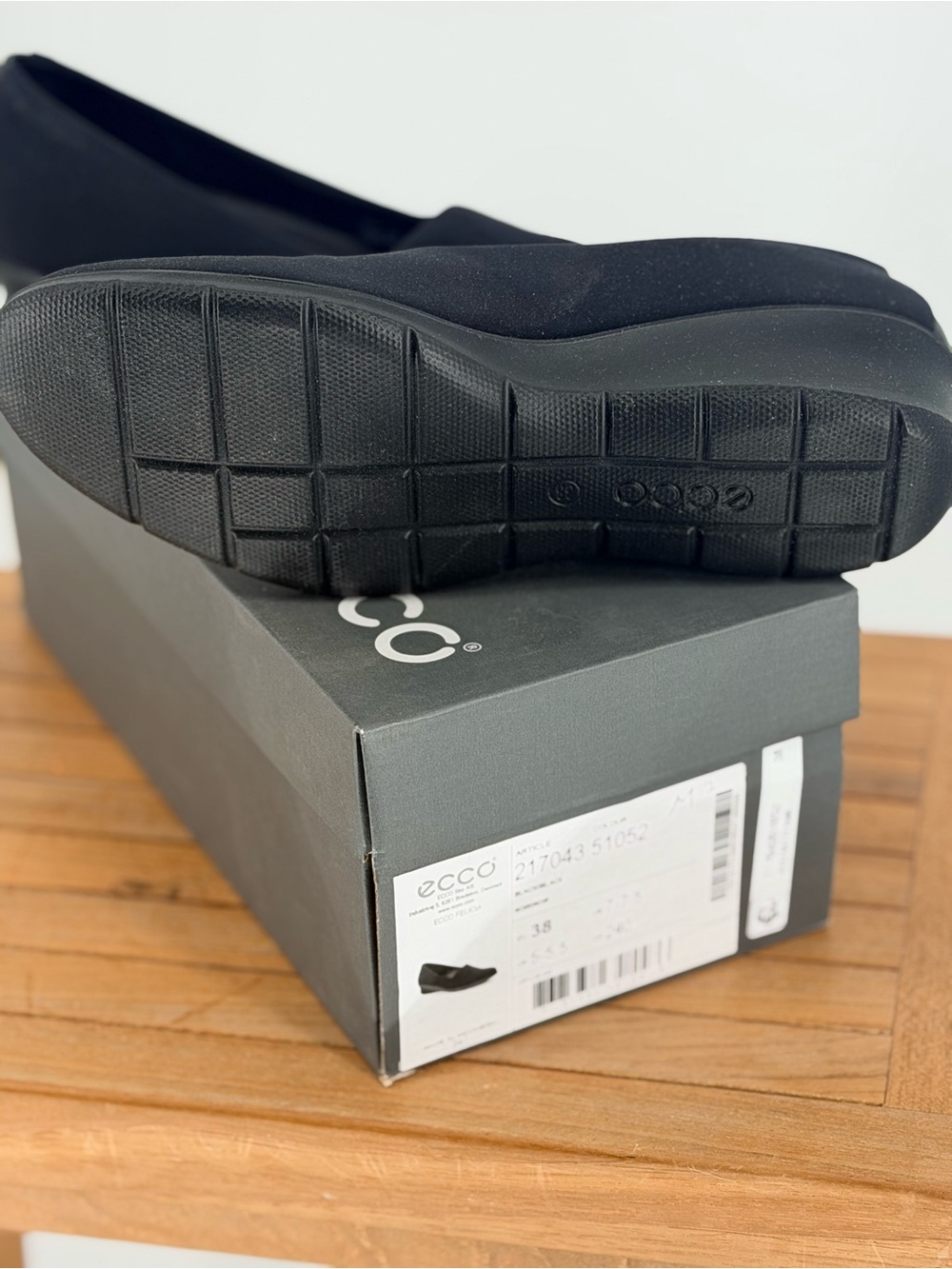New ECCO Womens Black Slip-On Comfort Shoes size 7.5 - Picture 4 of 5